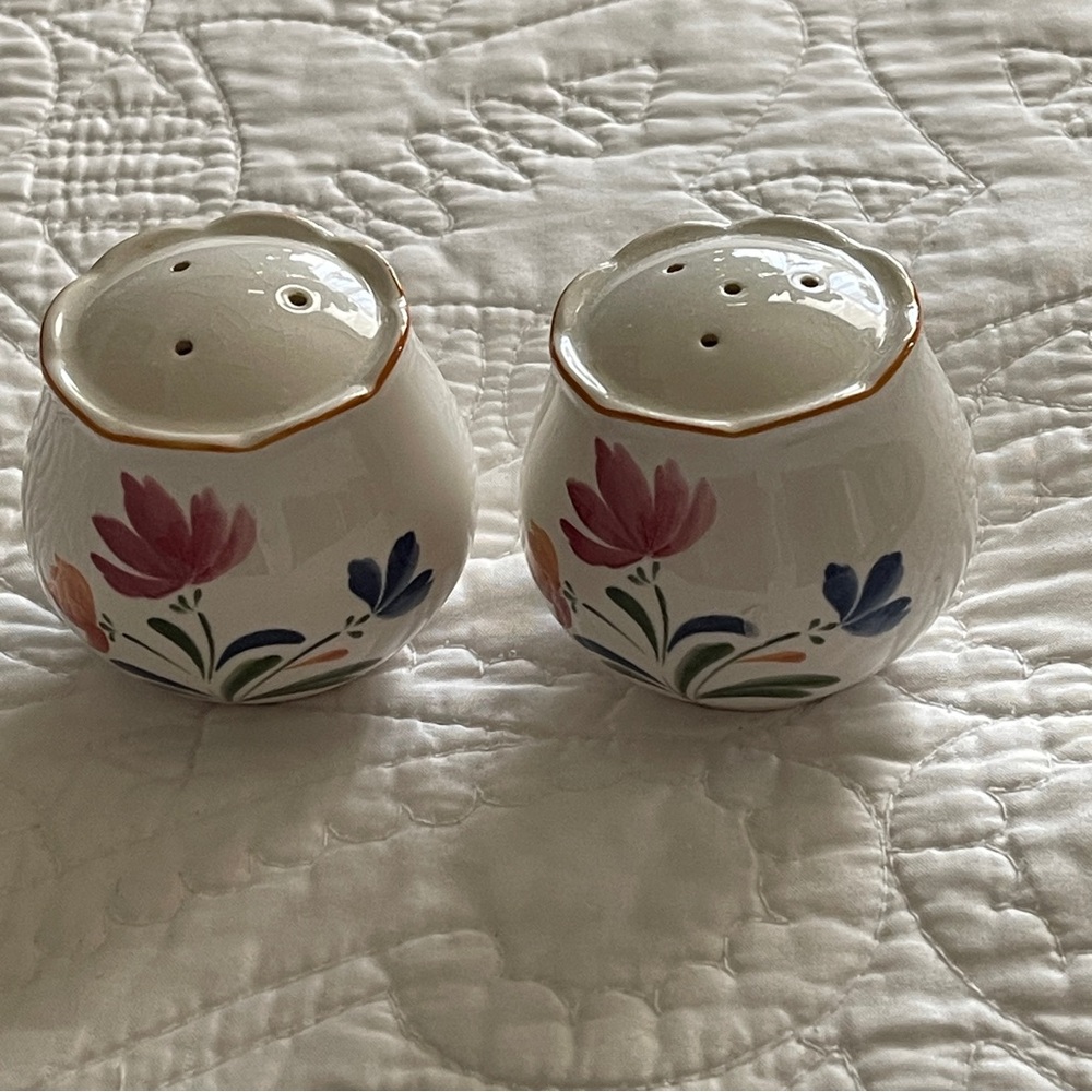 Vintage Floral Cottage Core Japan Salt & Pepper Shakers
